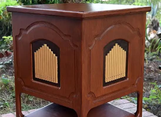 Golden Pipes Woodgrain Base